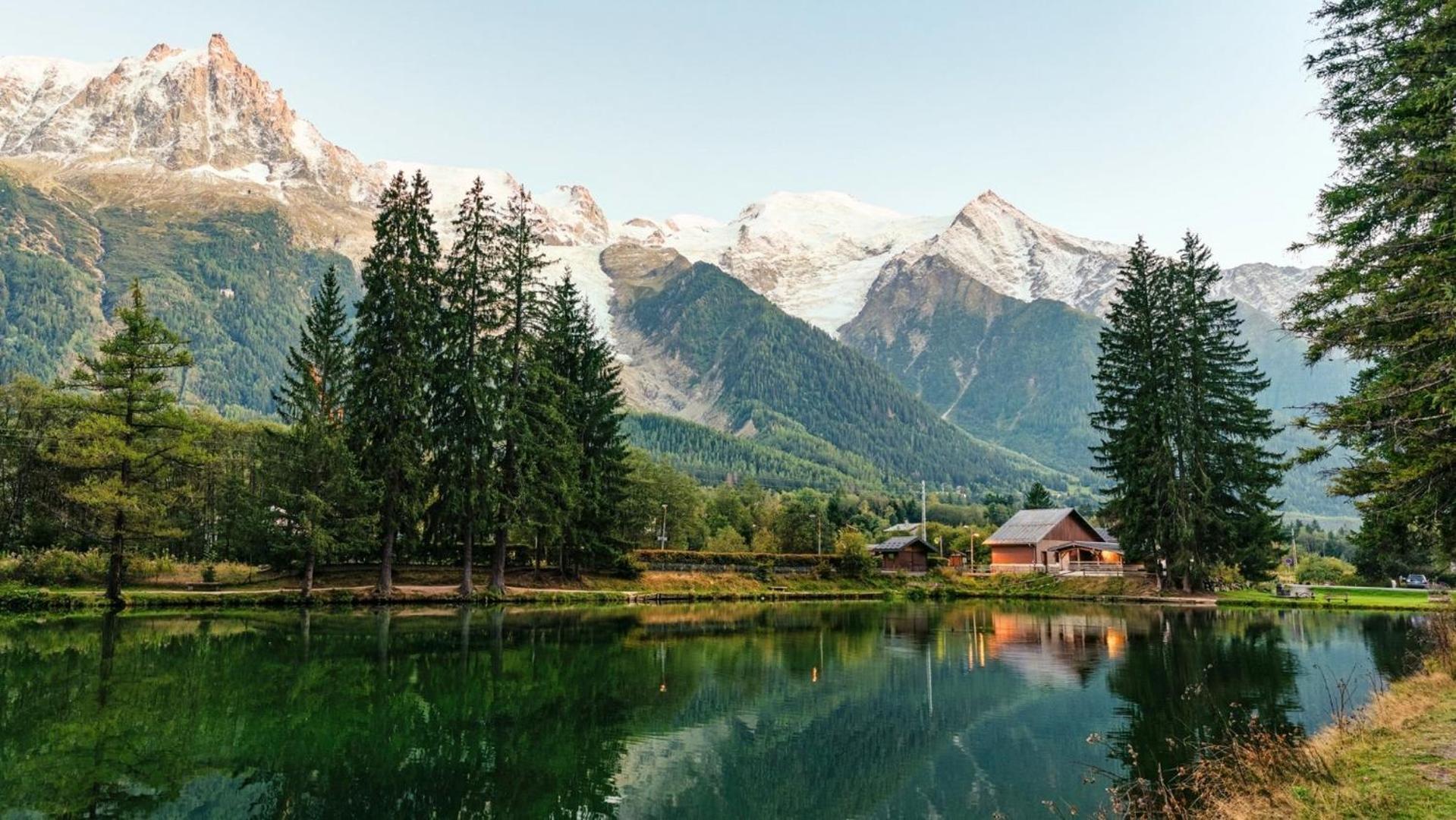 Apartment Au Bon Coin - Luxury Chamonix Hidden Haven, Mont Blanc View, Hot Tub And Garden Eksteriør bilde