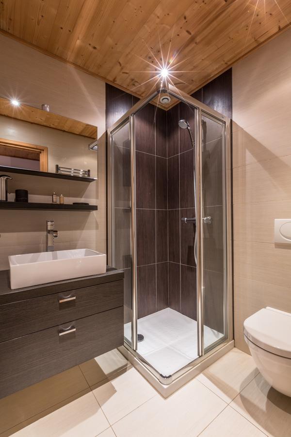 Apartment Au Bon Coin - Luxury Chamonix Hidden Haven, Mont Blanc View, Hot Tub And Garden Eksteriør bilde