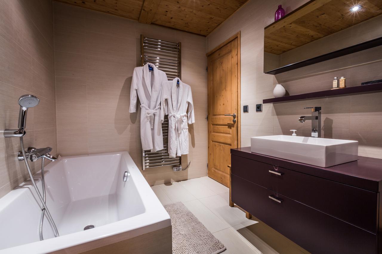 Apartment Au Bon Coin - Luxury Chamonix Hidden Haven, Mont Blanc View, Hot Tub And Garden Eksteriør bilde