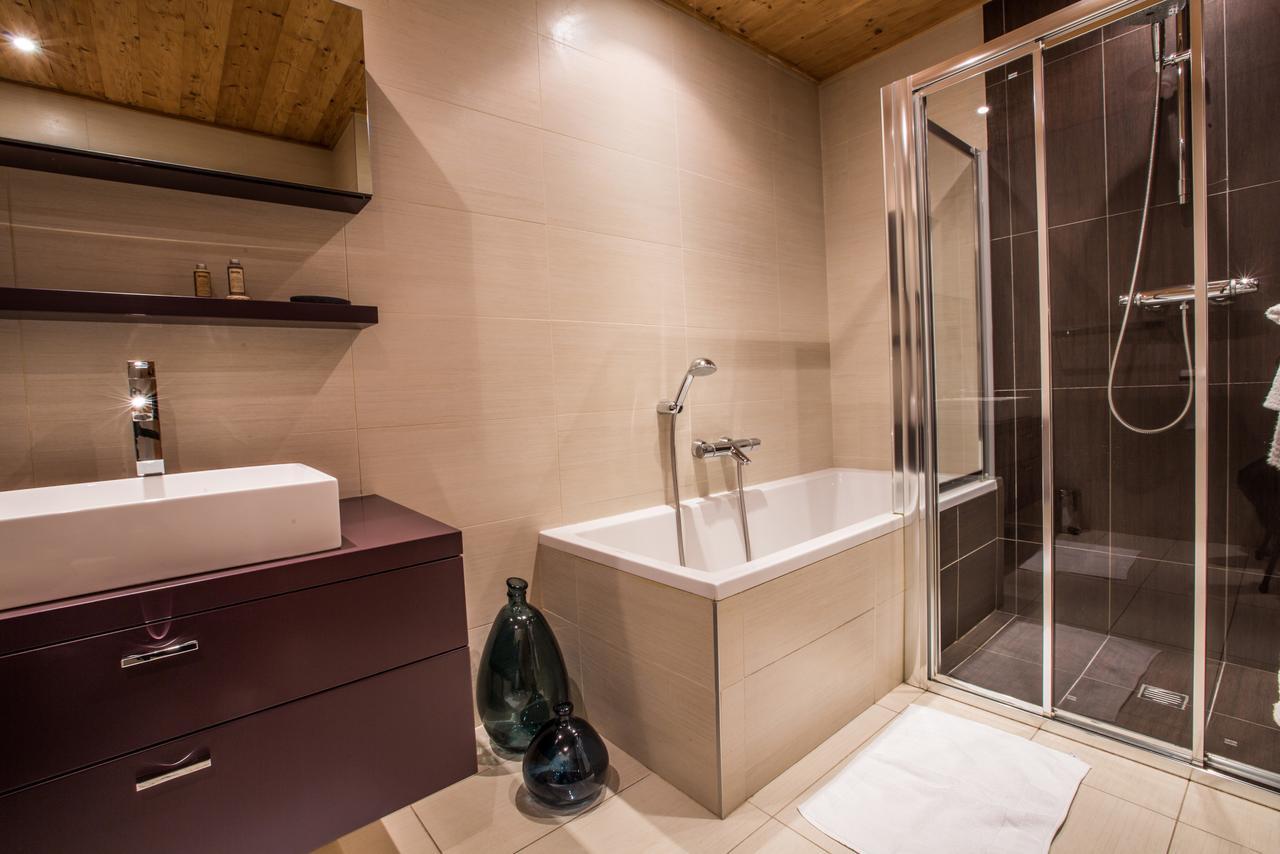 Apartment Au Bon Coin - Luxury Chamonix Hidden Haven, Mont Blanc View, Hot Tub And Garden Eksteriør bilde