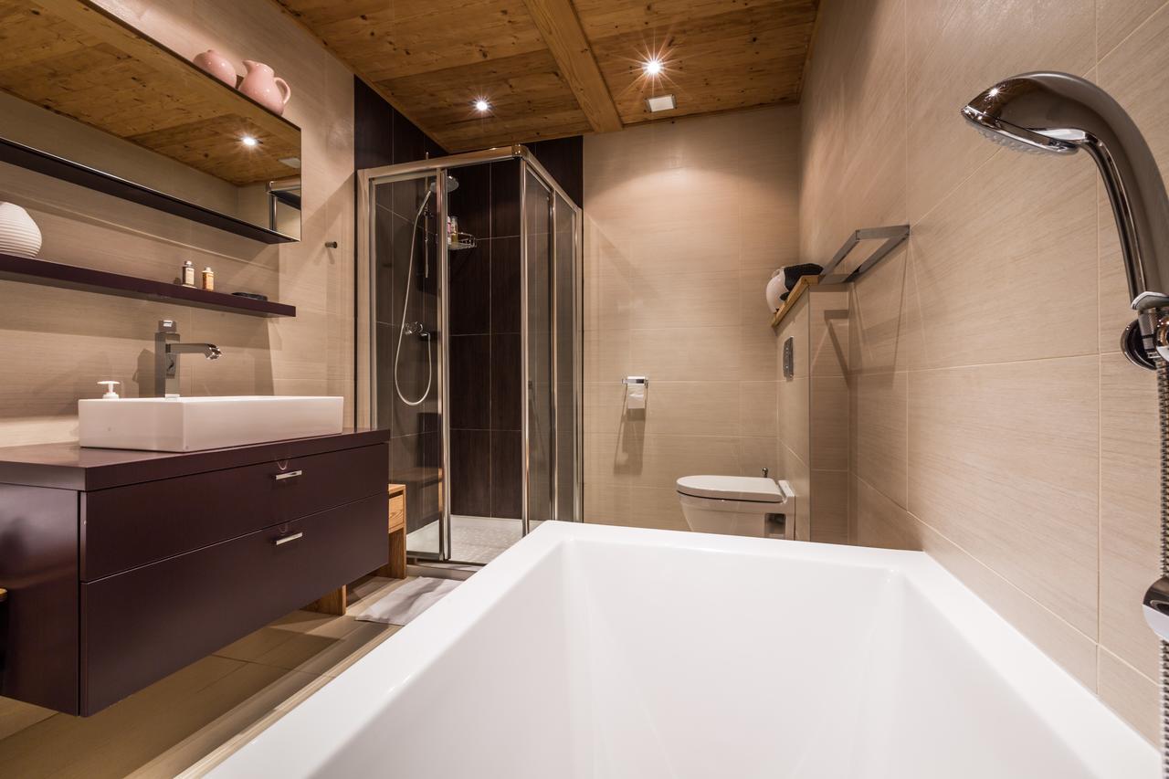 Apartment Au Bon Coin - Luxury Chamonix Hidden Haven, Mont Blanc View, Hot Tub And Garden Eksteriør bilde